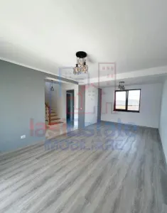 House / villa for sale 100 sqm in Iasi, Cug area - foto 3