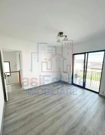 House / villa for sale 100 sqm in Iasi, Cug area - foto 10