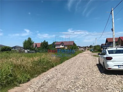 Vorovesti TEREN 500mp intravlan cu utilitati lot de casa - Vorovesti