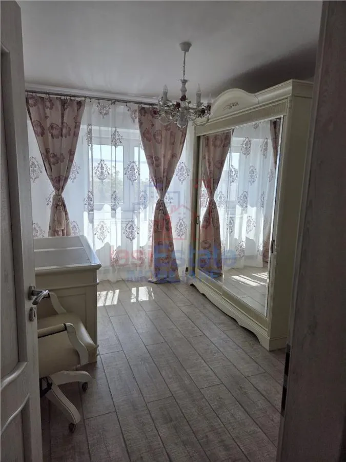 Apartament 3 camere zona cartier Nicolina - foto 4