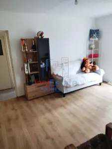 Apartament 3 camere, etaj 1, centrală proprie, 51 mp - Dacia - foto 4