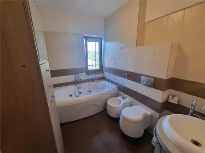 Apartament spatios cu 2 camere cu vedere frumoasa - foto 8