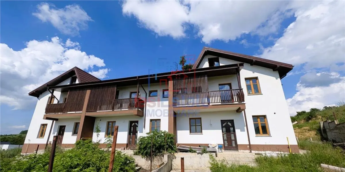 Vila triplex 4 camere si teren Barnova - foto 1