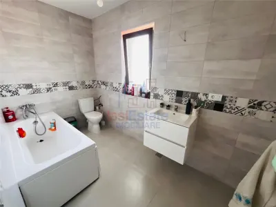 Fara comision - Casa cu 4 camere 2 bai mobilata și utilata zona Miroslava - foto 9
