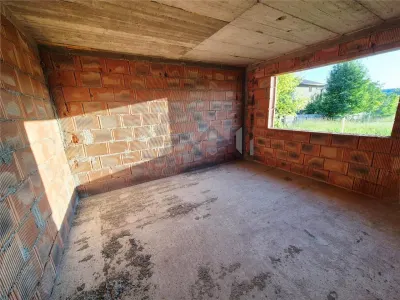 Casa de vanzare cu priveliste frumoasa - foto 7