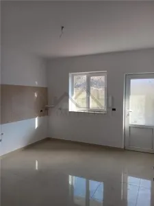 Visani, APARTAMENT 4CD la casa cu teren si toate utilitatile - foto 3