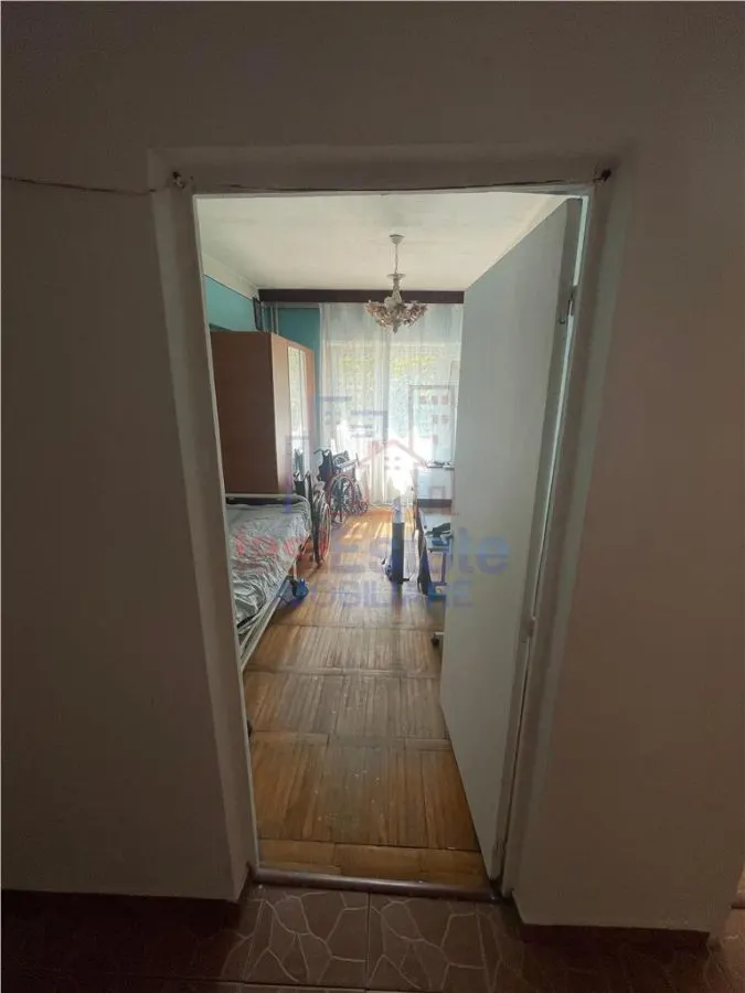 Apartament 3 camere, etaj 1, zonă liniștită – Nicolina - foto 2