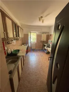 Apartament 3 camere, etaj 1, zonă liniștită – Nicolina - foto 3