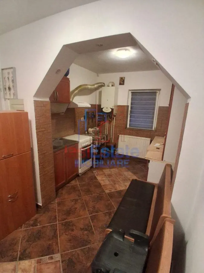 Apartament spațios cu 4 camere, decomandat, la parter - Galata - foto 2