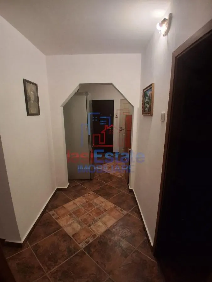 Apartament spațios cu 4 camere, decomandat, la parter - Galata - foto 3