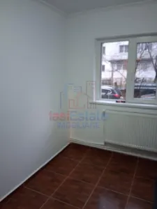 Apartament spațios cu 4 camere, decomandat, la parter - Galata - foto 4