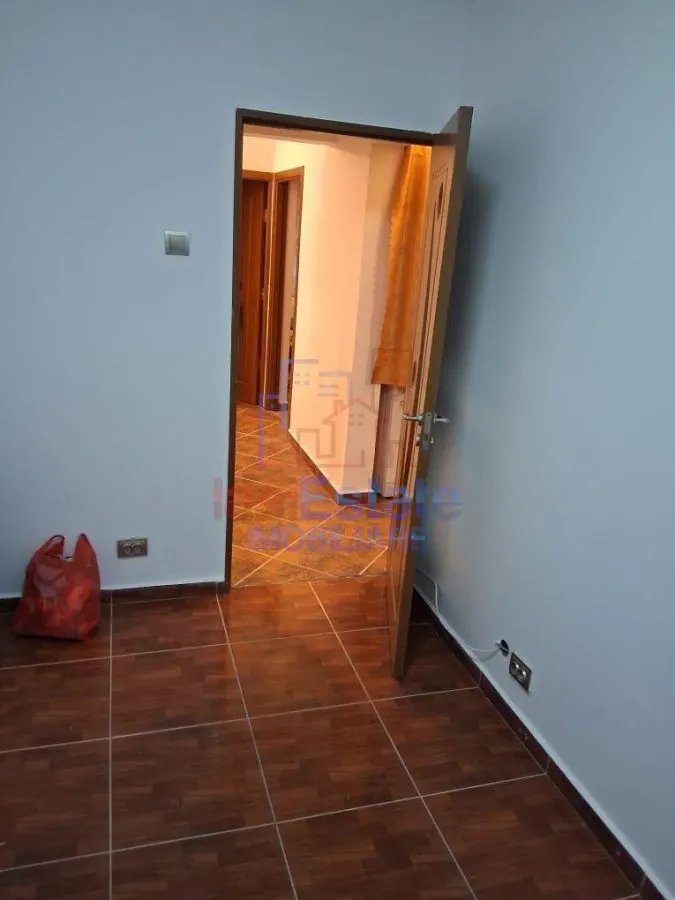 Apartament spațios cu 4 camere, decomandat, la parter - Galata - foto 5