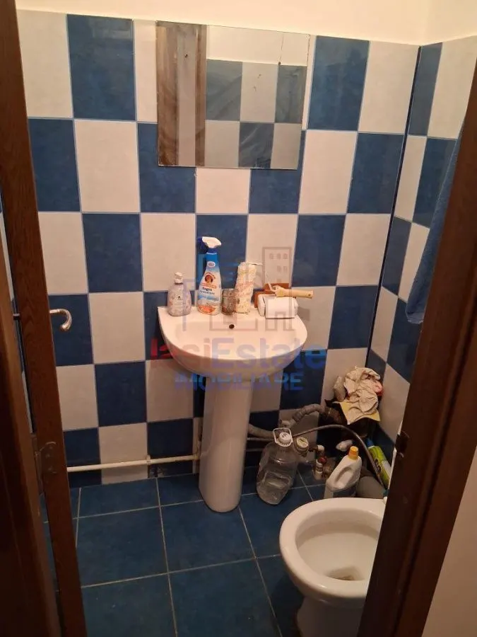 Apartament spațios cu 4 camere, decomandat, la parter - Galata - foto 7