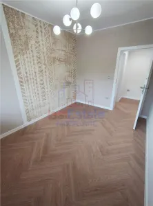 Ocazie - Copou - Parc - Apartament 4 camere cu garaj si boxa - foto 4