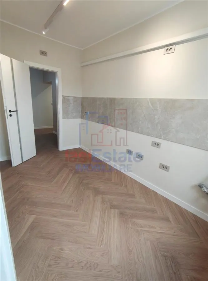 Ocazie - Copou - Parc - Apartament 4 camere cu garaj si boxa - foto 7