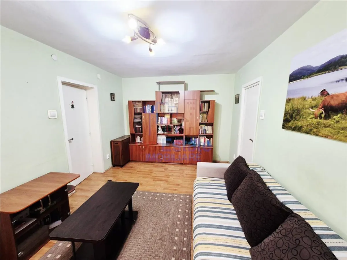 Apartament cu 3 camere zona Podu Ros - foto 2
