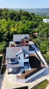 Casa de vanzare cu priveliste frumoasa - foto 2
