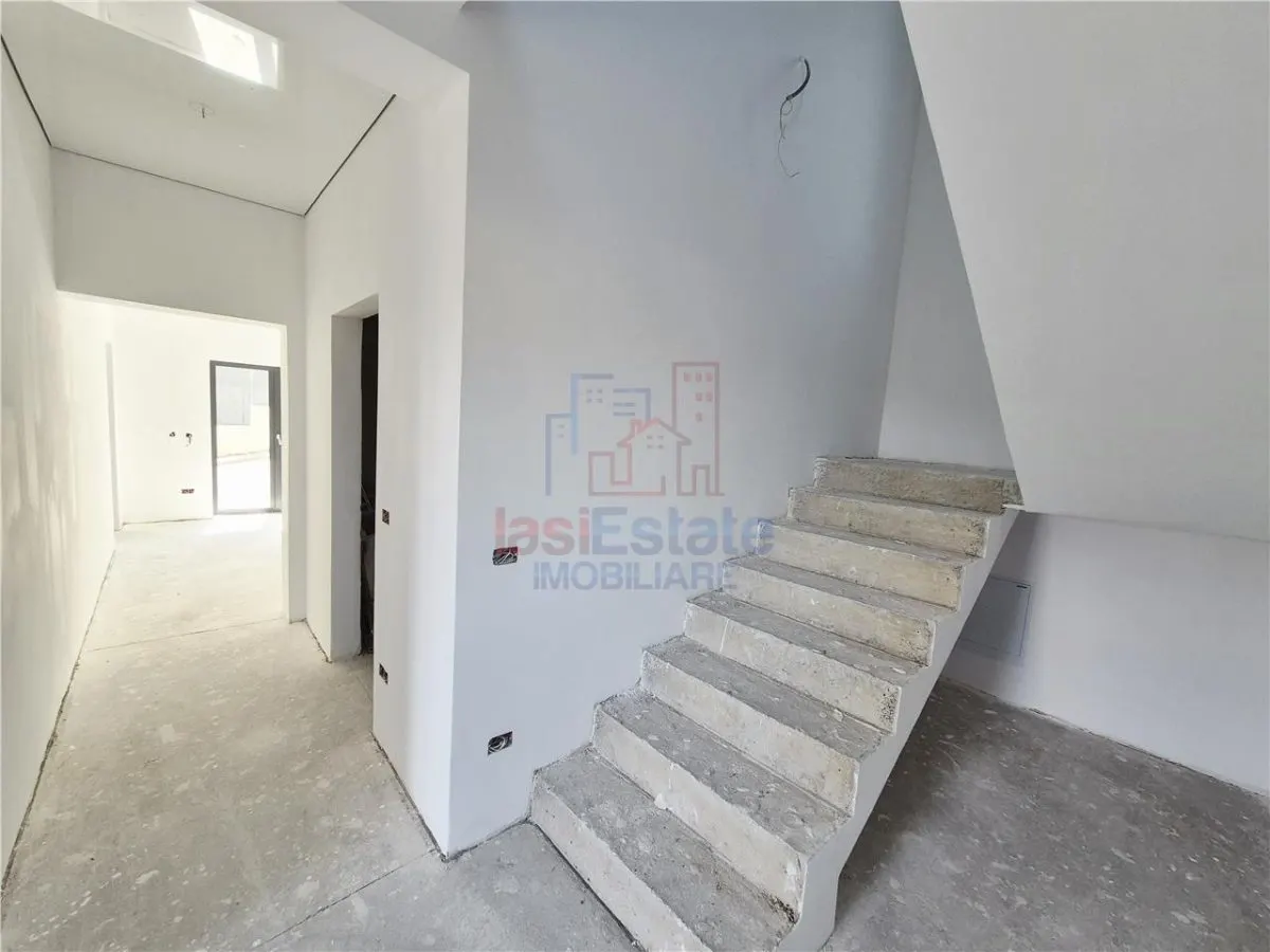 Casa de vanzare cu priveliste frumoasa - foto 12