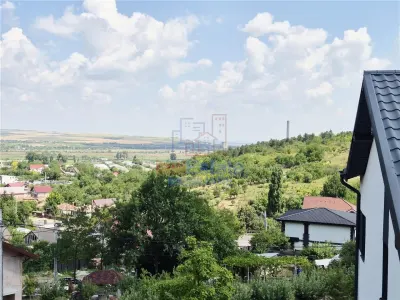 Casa de vanzare cu priveliste frumoasa - foto 17