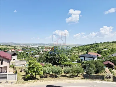 Casa de vanzare cu priveliste frumoasa - foto 18