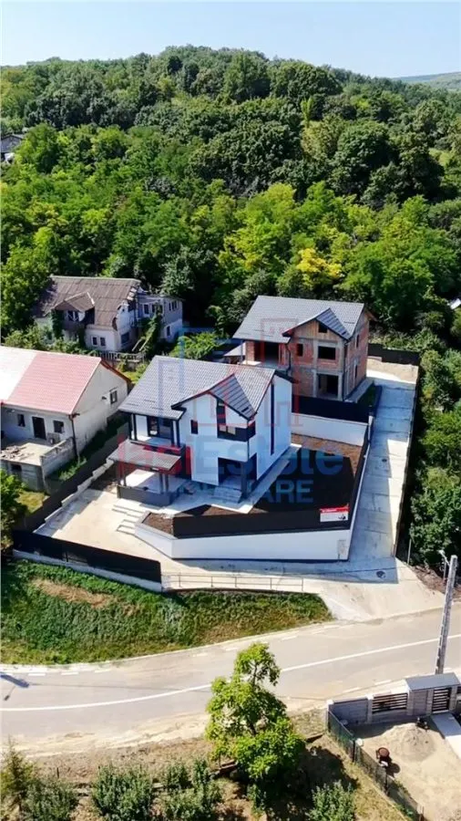 Casa de vanzare cu priveliste frumoasa - foto 20