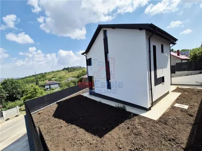 Casa de vanzare cu priveliste frumoasa - foto 4