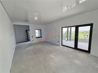 Casa de vanzare cu priveliste frumoasa - foto 6