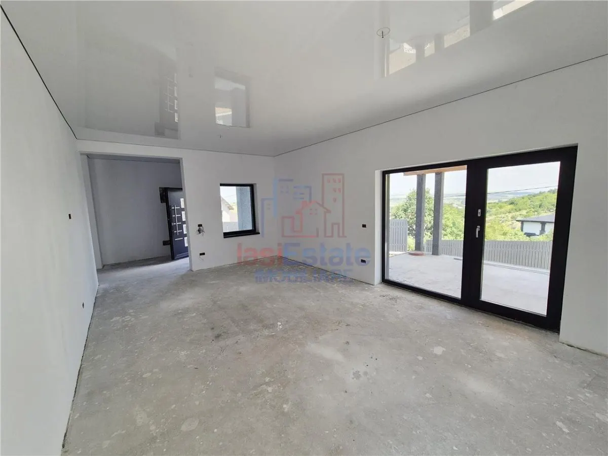 Casa de vanzare cu priveliste frumoasa - foto 6