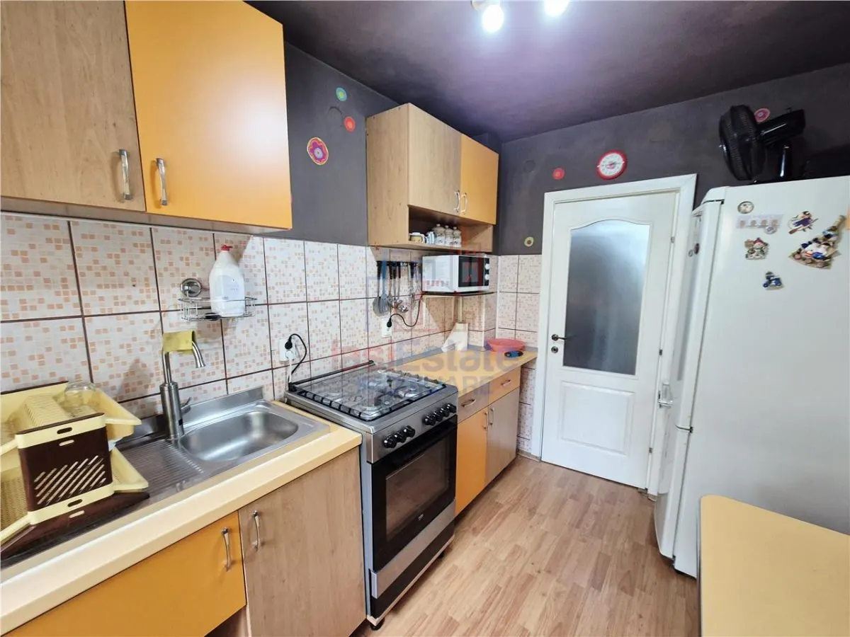 Apartament cu 3 camere in Podu Ros - foto 8