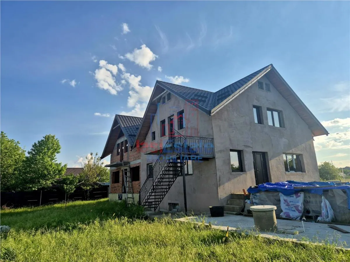 Casa de vanzare cu priveliste frumoasa - foto 2