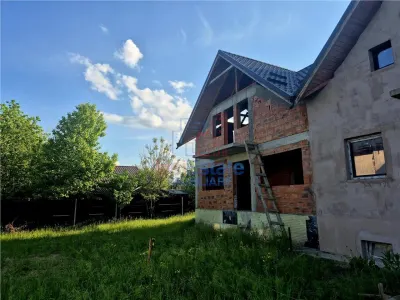 Casa de vanzare cu priveliste frumoasa - foto 3