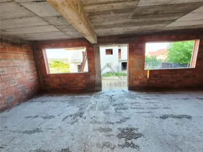 Casa de vanzare cu priveliste frumoasa - foto 5