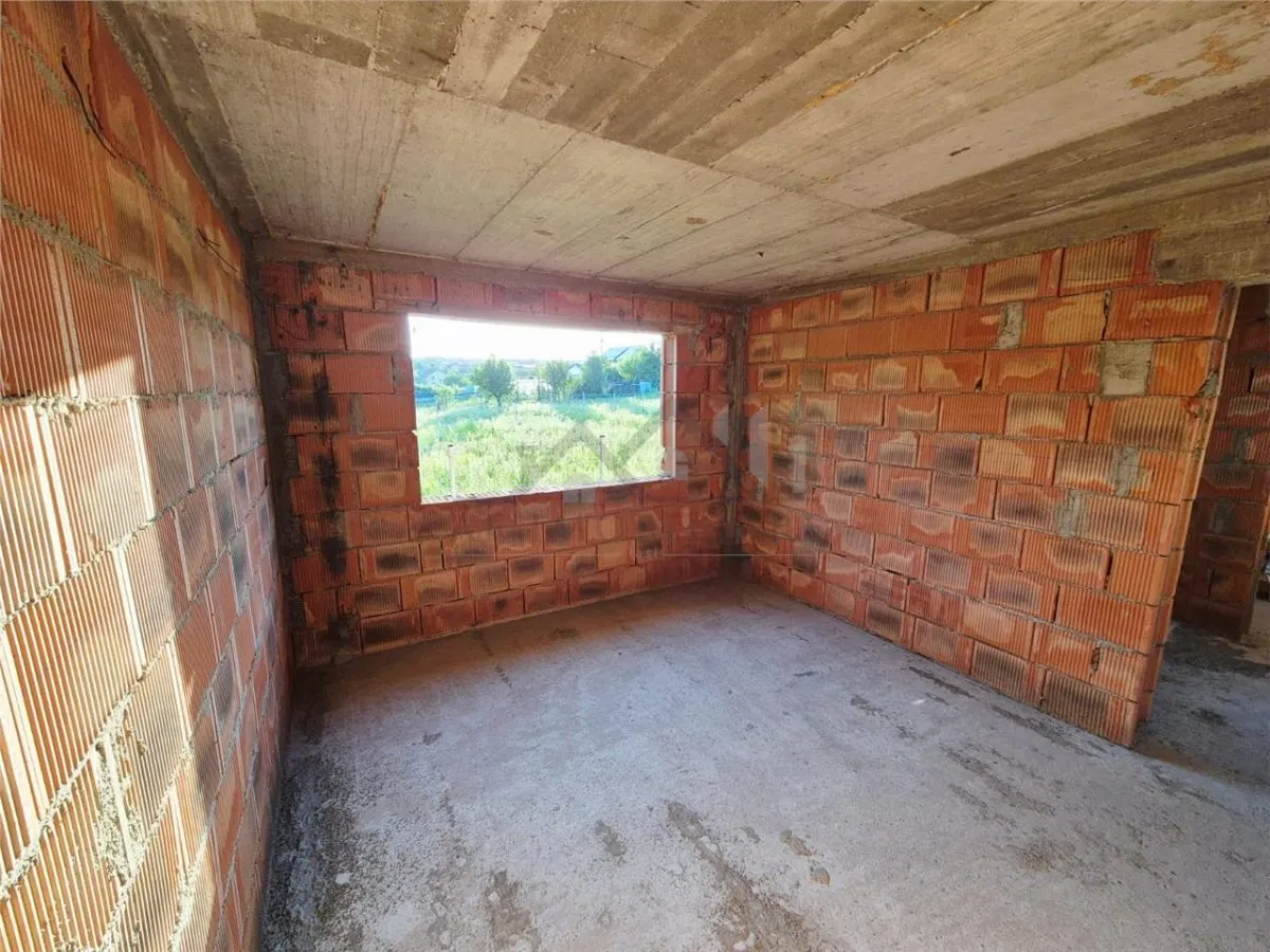 Casa de vanzare cu priveliste frumoasa - foto 6