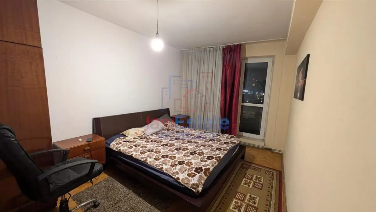 ultracentral vedere Palas, centru 3 camere de inchiriat - foto 1