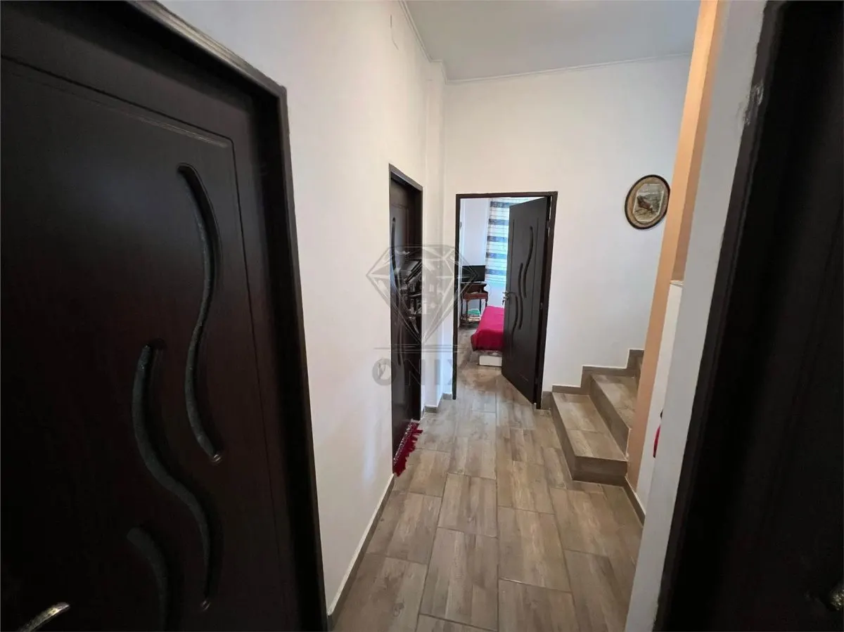 Casa 5 camere Sinaia, P+1, teren 400 mp, 2 fronturi stradale, ideal pensiune - foto 10