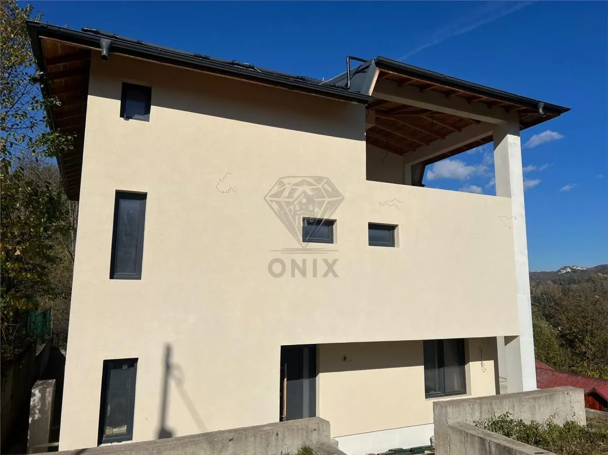 Pensiune noua de vanzare in Slanic Prahova – 400 mp utili, zona centrala, ideala pentru investitie - foto 1