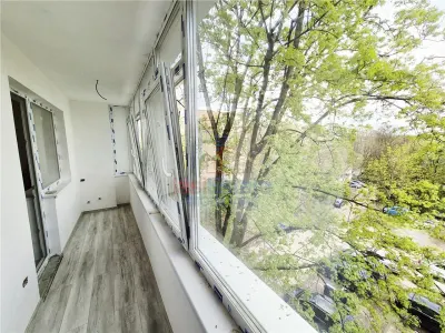 Apartament cu 4 camere de vanzare - foto 4