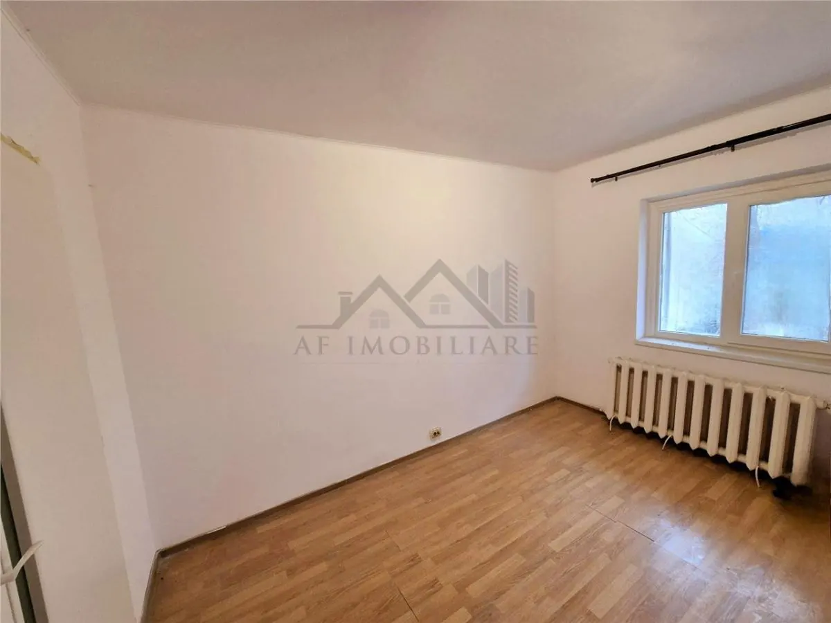 Apartament cu 3 camere de vanzare - foto 4