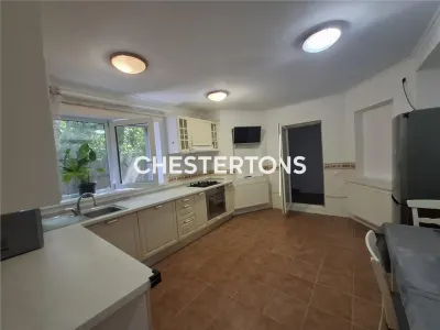Rez-de-chaussée Villa Appartement à Louer | Otopeni | Cour Généreuse | Accès Sécurisé - foto 4
