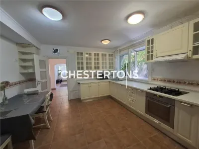 Rez-de-chaussée Villa Appartement à Louer | Otopeni | Cour Généreuse | Accès Sécurisé - foto 5