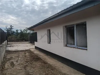 Barnova CASA PARTER su 101mp 4cam 2 bai 450mp teren toate utilitatile la gata - foto 8