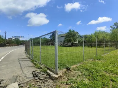 teren intravilan, imprejmuit, cu 2 fronturi stradale, într-o zonă de maxim interes, in Plopeni - foto 3