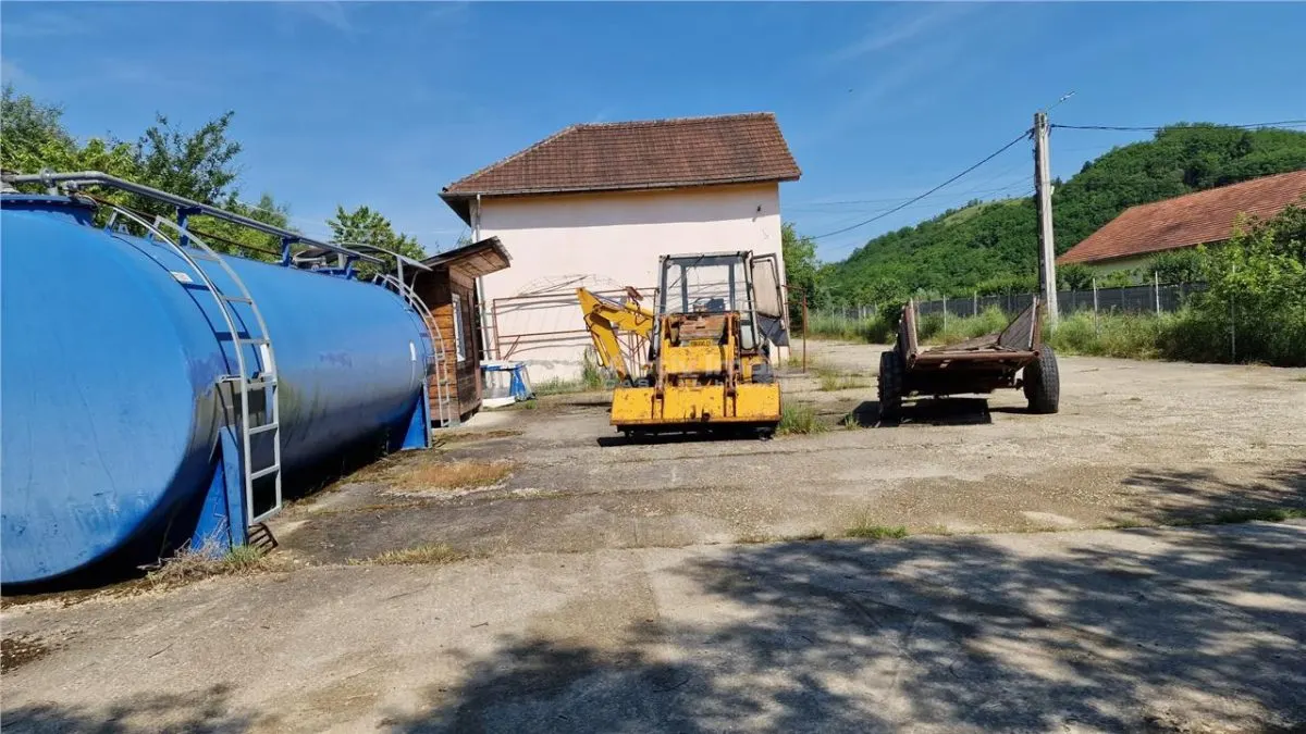 Farliug Service Auto 65.000 euro, Corp camere 45.000 euro - foto 19