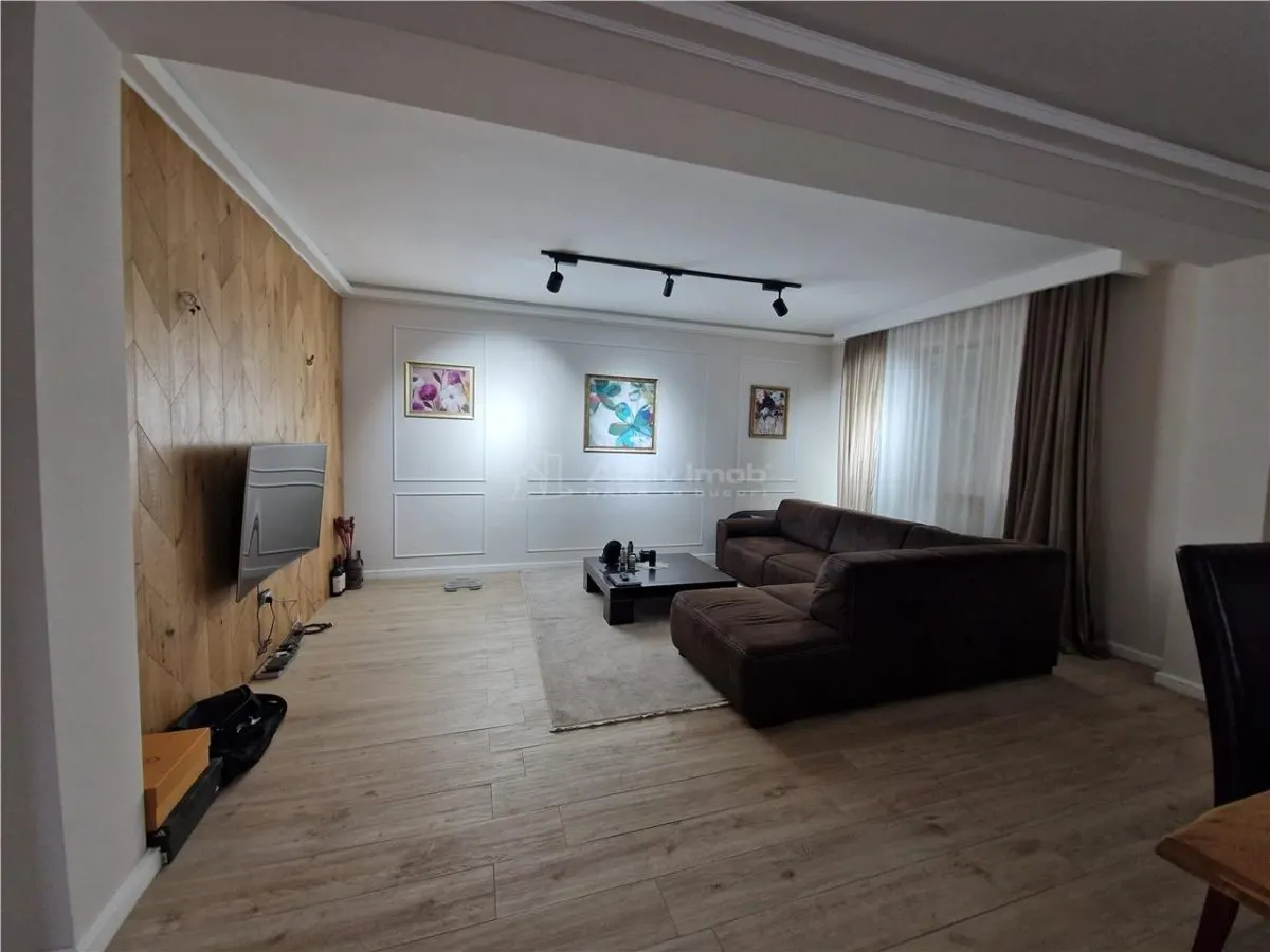 Elegant P+1+2 House, Multi-Use Potential – Amaradia Zone - foto 1