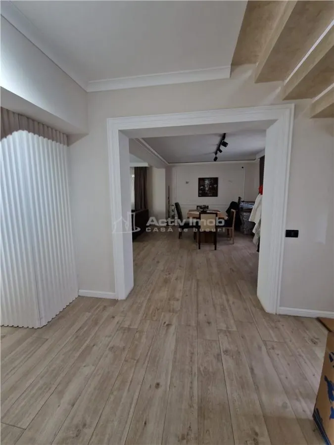 Elegant P+1+2 House, Multi-Use Potential – Amaradia Zone - foto 3