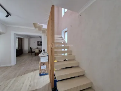 Elegant P+1+2 House, Multi-Use Potential – Amaradia Zone - foto 5