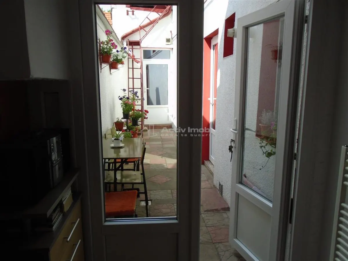 Resita Casa 7 Incaperi Parter si Etaj, Zero investitii - foto 2