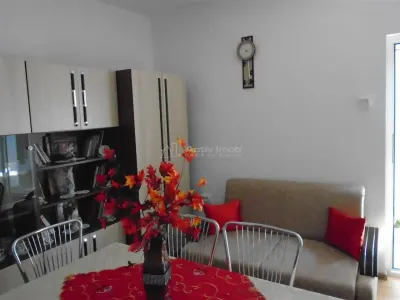 Resita Casa 7 Incaperi Parter si Etaj, Zero investitii - foto 3