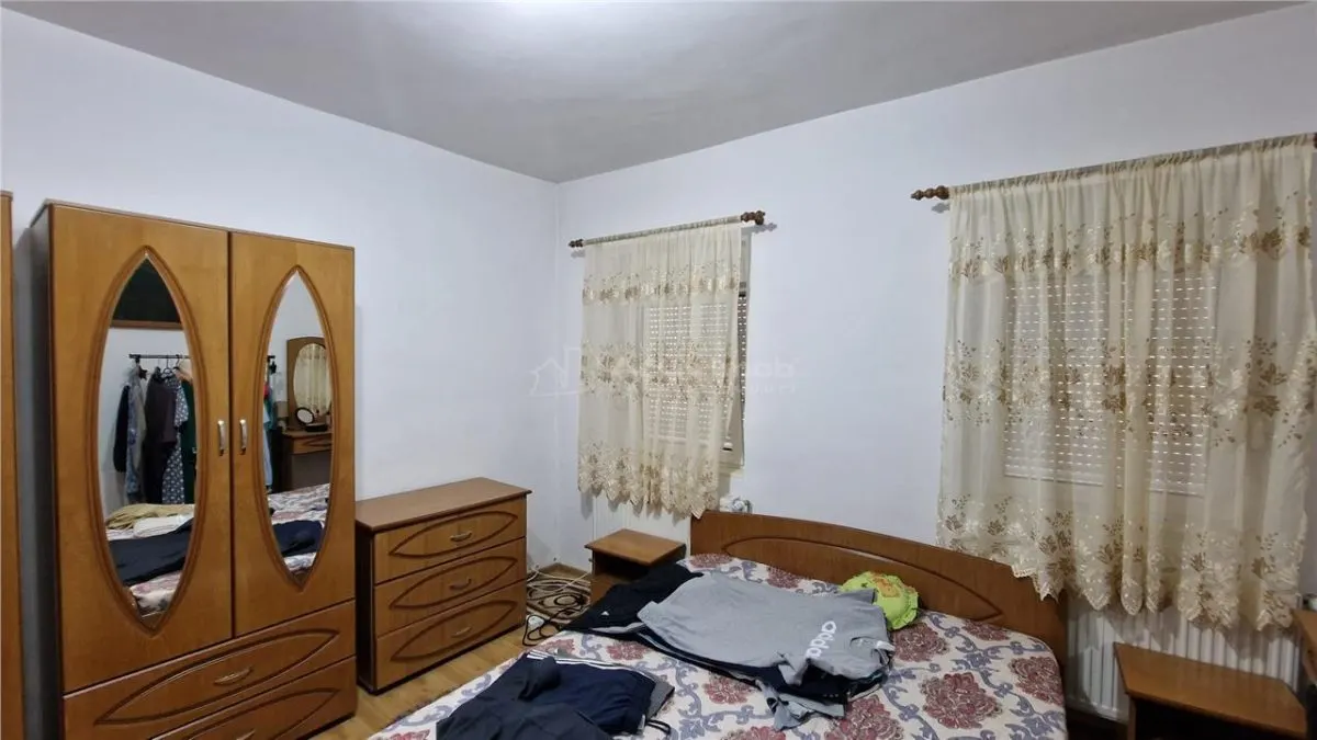 Resita Casa 7 Incaperi Parter si Etaj, Zero investitii - foto 4