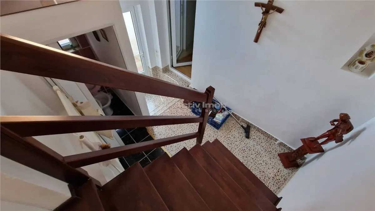 Resita Casa 7 Incaperi Parter si Etaj, Zero investitii - foto 7